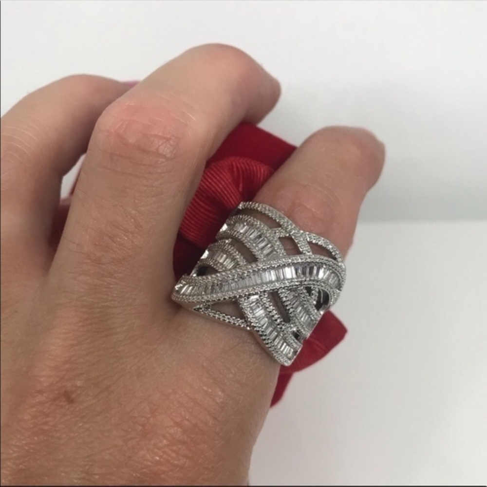 Chunky cross cross silver ring